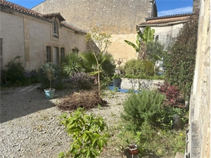propriete à la vente -   17400  SAINT JEAN D ANGELY, surface 270 m2 vente propriete - UBI480632807